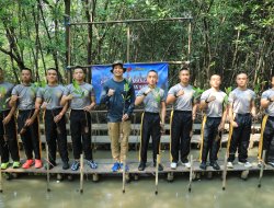 Taruna Bhayangkara Hijaukan Negeri Lewat Aksi Penanaman 100 Pohon Bakau di Jakarta Utara