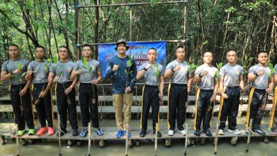 Taruna Bhayangkara Hijaukan Negeri Lewat Aksi Penanaman 100 Pohon Bakau di Jakarta Utara