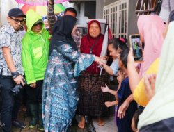 Wali Kota Eva Dwiana Janji Perbaiki Rumah Rusak Terdampak Banjir