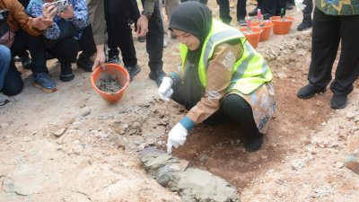 Walikota  Eva Dwiana Resmi  Membangun Rumah Sakit Penyakit Dalam Kota Bandar Lampung