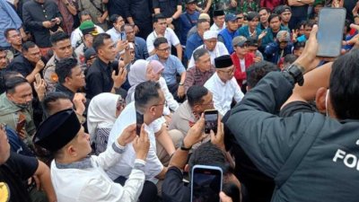 Gubernur, DPRD, Kapolda dan Pangdam Duduk Bersama Massa Aksi: Mahasiswa Desak UU Perampasan Aset Segera Disahkan