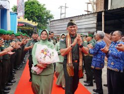 Pangdam XXI/Radin Inten Sampaikan Arahan Kepada Prajurit, PNS, dan Persit Korem 043/Gatam Serta Kodim 0410/KBL Untuk Ikuti Perkembangan Media Sosial