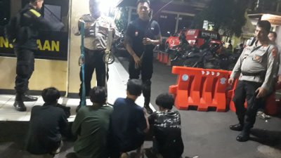 Bubarkan Aksi Tawuran di Bandar Lampung, Polisi Amankan 4 Remaja Berikut Celurit dan 2 Gir Diamankan