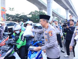 Polri dan Media Bersinergi Berbagi Takjil Serentak di Seluruh Indonesia