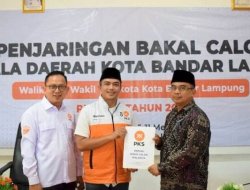 Bunda Eva Pendaftar Pertama Bacalon Wali Kota di PKS Bandar Lampung