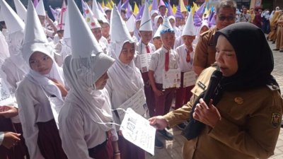Walikota Eva Dwiana Pantau Pelaksanaan MPLS, Pastikan Pendidikan SD dan SMP Gratis
