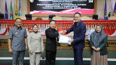 Pemprov Lampung Serahkan Dokumen Raperda APBD Tahun Anggaran 2026 kepada DPRD Lampung