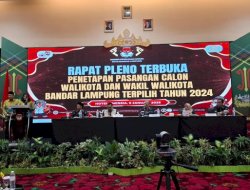 Tangis Haru Warnai Penetapan Eva-Deddy sebagai Wali Kota dan Wakil Wali Kota Bandar Lampung Dua Periode