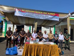 Kejari Way Kanan Musnahkan Barang Bukti Belasan Perkara