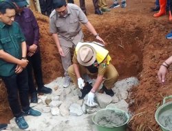 Peletakan Batu Pertama Pembangunan Jembatan di Semong Ulu Belu