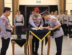 Kapolri Pimpin Sertijab Kabaintelkam dan Dankor Brimob Polri
