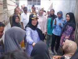 Wali Kota Eva Dwiana Serahkan Alat Bantu Disabilitas untuk Warga Teluk Betung Timur