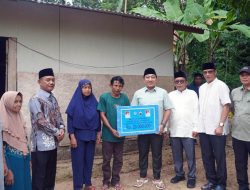 Tangis Haru Pecah, Warga Merbau Mataram Terima Bantuan Bedah Rumah dari Pemkab Lampung Selatan