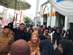 Walikota Eva Dwiana Jalin Silaturahmi Dengan Warga Sukarame Lewat Pengajian Di Masjid Al-Huda
