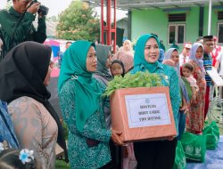 Perkuat Peran Keluarga dalam Pembangunan Daerah, Ibu Purnama Wulan Sari Mirza Motivasi Warga Pekon Marang Pesisir Barat untuk Bangkitkan Semangat Bergotong Royong