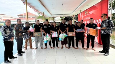 Jaga Kesehatan Warga Binaan, Lapas Kelas I Palembang Salurkan Perlengkapan Mandi