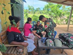 SATGAS PAMTAS STATIS YONIF 143/TWEJ GELAR PELAYANAN KESEHATAN GRATIS BAGI MASYARAKAT PERBATASAN
