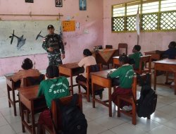 SATGAS PAMTAS STATIS YONIF 143/TWEJ ADAKAN KEGIATAN BELAJAR MENGAJAR UNTUK ANAK-ANAK PAPUA