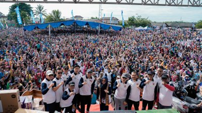 Gubernur Lampung Mirza Semarakkan Jalan Sehat HUT ke-17 Kabupaten Mesuji