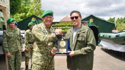 Pangdam XXI/Radin Inten Terima Bantuan Perahu Karet dan Tenda Serbaguna dari Komisi I DPR RI Penguatan Kesiapsiagaan Bencana di Lampung