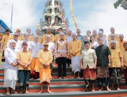 Gubernur Mirza Tegaskan Komitmen Kebersamaan Umat Hindu dalam Pembangunan Lampung pada Pujawali ke-80 di Pura Kerthi Bhuana