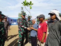 Karya Bakti Hari Juang TNI AD 2025, Kodam XXI/Radin Inten Bersihkan Pantai Payangan