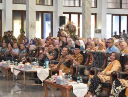 Bersama Forkopimda Provinsi Lampung, Pangdam XXI/Radin Inten Hadiri Puncak Peringatan Hari Ibu Ke-97 Tahun 2025
