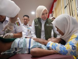 Peringati Hari Ibu ke-97, TP PKK Lampung Gelar Khitanan Massal dan Serahkan Bantuan Biaya Berobat