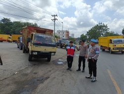 Kapolsek Blambangan Umpu Tertibkan Antrian di SPBU Bumi Ratu