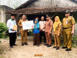 Wabup Pesawaran Salurkan Bantuan Renovasi Rumah Warga Desa Bagelen dari Dana Baznas