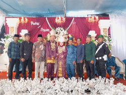 Mempererat Silaturahmi, Ketua DPC Perguruan Paku Banten Tanggamus Hadiri Resepsi Pernikahan di Pugung