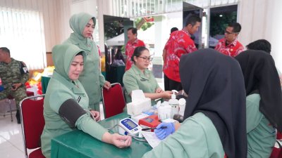 Setetes Darah, Sejuta Harapan”: Persit KCK Koorcabrem 043 PD XXI/Radin Inten Himpun 150 Kantong Darah di HUT ke-80