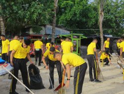 Bhara Pelita: Polda Lampung Laksanakan Aksi Bersih Pantai Mutun Tindak Lanjuti Arahan Presiden
