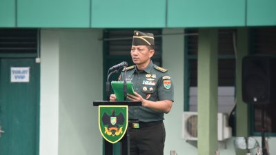 Kasrem 043/Gatam Pimpin Upacara Bulanan Sampaikan Amanat KASAD