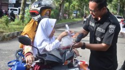 Pererat Silaturahmi, Bidhumas Polda Lampung Bagikan Takjil Gratis di Jalan Sultan Agung