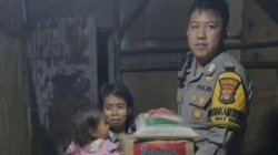Ramadhan, Bhabinkamtibmas Way Gubak Salurkan Bantuan Sembako ke Warga Kurang Mampu