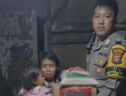 Ramadhan, Bhabinkamtibmas Way Gubak Salurkan Bantuan Sembako ke Warga Kurang Mampu