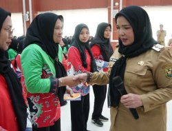 Wali Kota Bagikan Dana Insentif Kader Posyandu, Poskeskel dan Pokmas