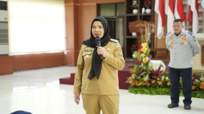 Jelan Lebaran, Eva Dwiana Bagikan THR PPPK Paruh Waktu
