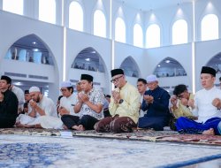 Shalat Ied Bersama Ribuan Masyarakat Lampung, Gubernur Rahmat Mirzani Djausal Ajak Masyarakat Perkuat Kepedulian dan Persatuan di Momentum Idulfitri 1447 H