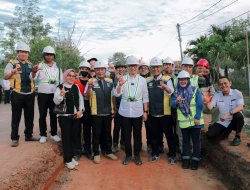 Buka Konektivitas, Gubernur Rahmat Mirzani Djausal Luncurkan 3 Proyek Jalan di Way Kanan