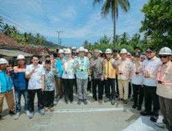 Jalan Padang Cermin–Teluk Kiluan Dipercepat, Akses Wisata dan Ekonomi Warga Kian Terbuka