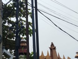Lagi-Lagi Pemasangan Tiang Wifi FiberStar Diduga Belum Kantongi Izin di Bumi Raya