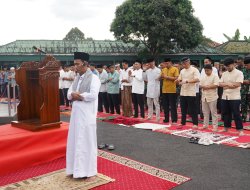 Ciptakan Kebersamaan di Kota Metro, Korem 043/Gatam Gelar Sholat Idul Adha Bersama Masyarakat
