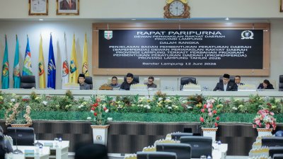 Sekdaprov Marindo Kurniawan Hadiri Rapat Paripurna DPRD terkait Perubahan Program Pembentukan Peraturan Daerah Provinsi Lampung Tahun 2026