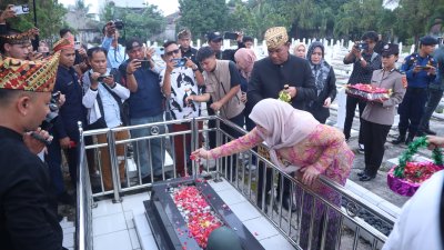 Eva Dwiana Tabur Bunga Dalam Rangka HUT Kota Bandar Lampung Ke -344 Tahun 2026