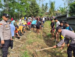 Sinergi TNI-Polri dan Pemkab Way Kanan Gelar Gotong Royong Perbaiki Jalan Rusak di Banjit