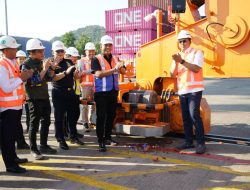Tingkatkan Layanan Bongkar Muat Petikemas, Pelindo Regional 2 Panjang Resmikan Pengoperasian QCC 004
