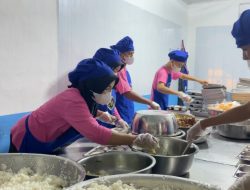 SPPG Polres Way Kanan Salurkan Pemenuhan Gizi Bagi Anak Sekolah di Banjit