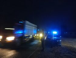 Jaga Harkamtibmas Kondusif, Polsek Way Tuba Gelar Patroli Dialogis dan Cek Ronda Malam